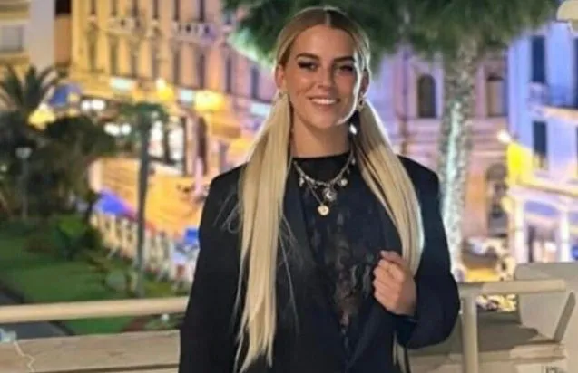 Waitress in helmet with sparklers among 40 casualties in Swiss bar fire Waitress in helmet with sparklers among 40 casualties in Swiss bar fire